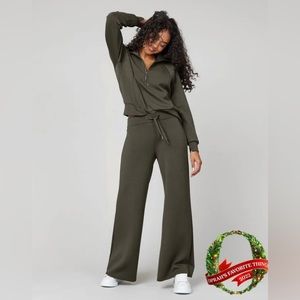 Oprah’s Favorite Things 2023! Air Essentials sweatsuit. Brand new,never worn.